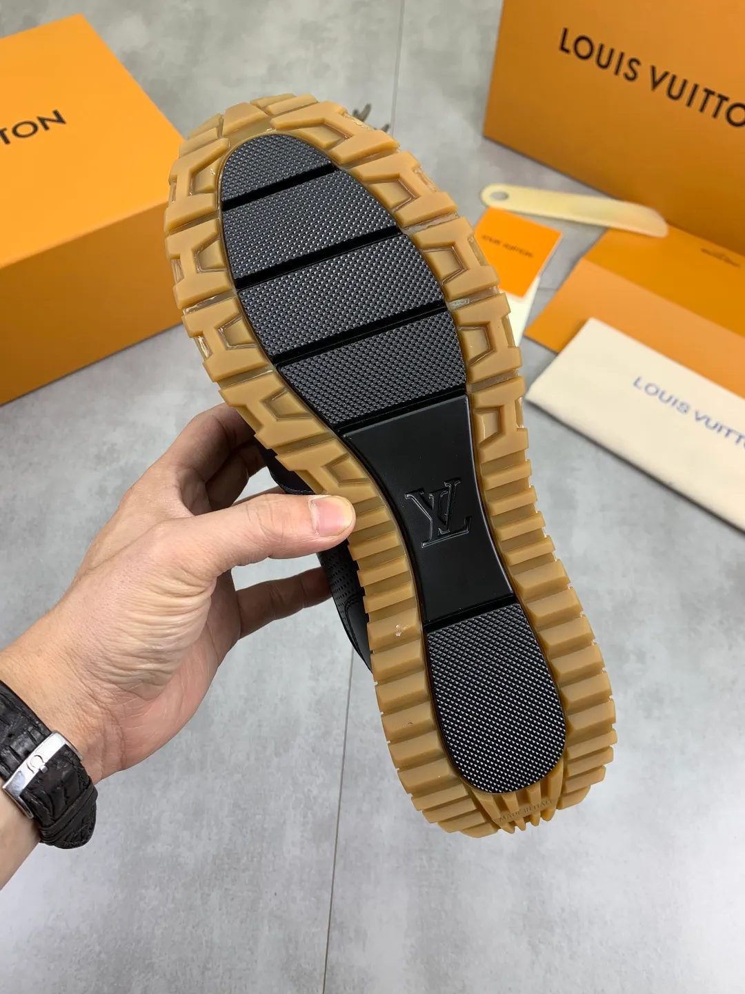 Men's men's shoes 💰P680 new style 💶 punched series [LOUIS VUITTON] (original order) new style 🍀LV Louis Vuitton * - top version of LV classic trendy shoes! Made of imported original cowhide and water-dyed cowhide lining. The latest original wear-resistant rubber combination outsole! High quality products! Multiple colors available, code number: 39-45 (38 46 customized)